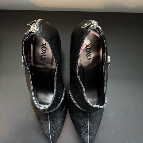 XOXO Black Textured Women's Heels with zippers - Picture 4 of 10